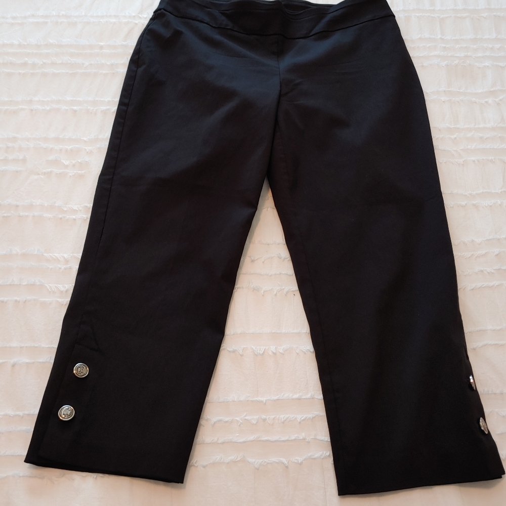 Black cropped pants